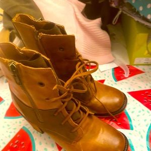 Only worn a few times great condition weather proof boots